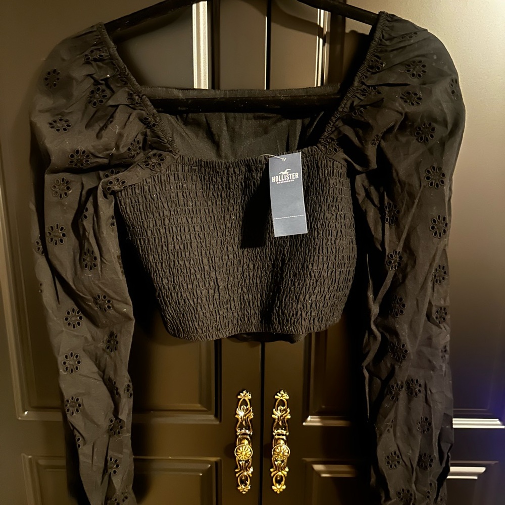 Hollister Black Eyelet Cropped Top with Eyelet and Corset Design - Picture 2 of 3